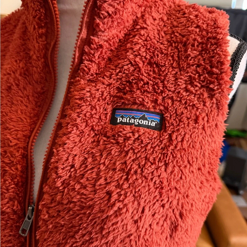 Patagonia Women's Burnished Red Fleece Vest NWT - Picture 4 of 15